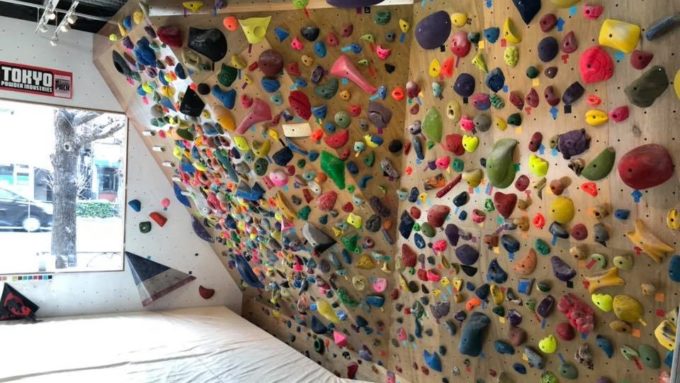 東京都のクライミング施設「ボルダリングスペース BLEAU（ブロー）」